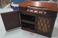 Old-school Radio Record Player untested 29x25"