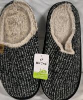 New sz 9 Men's ONCAI Slippers