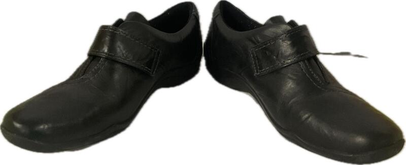 New Clarks 9m shoes