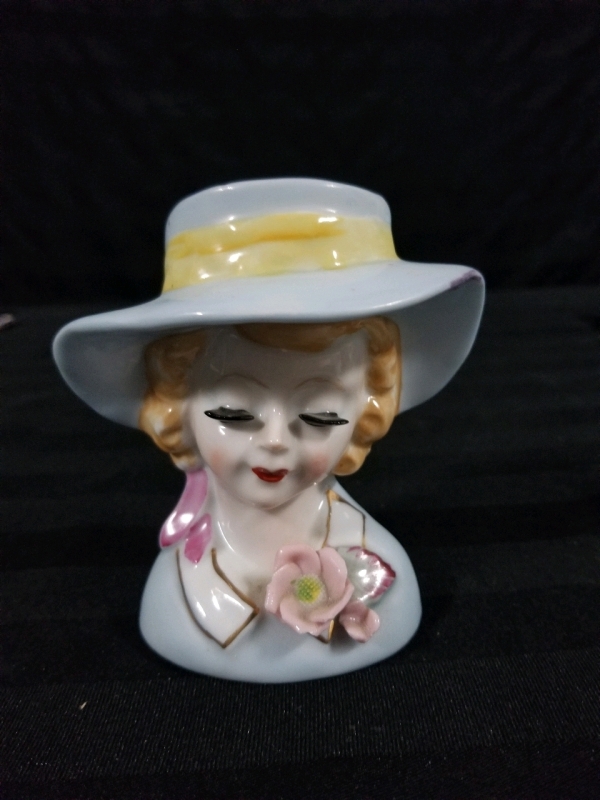 Vintage Lady headvase or wall pocket