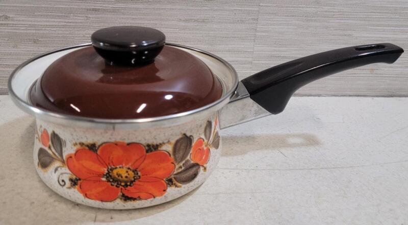 Vintage Showpans Sanko Ware Japan Enamel Saucepan w/ Lid &ndash; Retro Orange Floral, 1.5 Qt