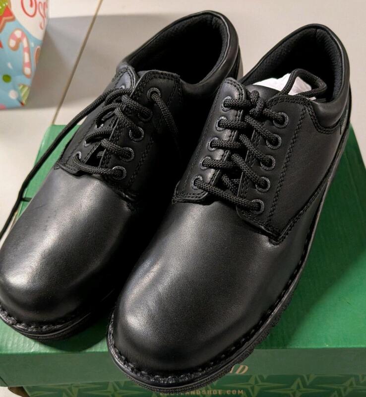 New Women's Size 11 Eastland Plainview Shoes.