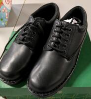New Women's Size 11 Eastland Plainview Shoes.