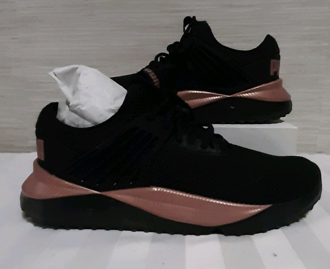 PUMA Women's Future Lux Size 9 CA 40 EUR