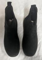 New Womens Size 7.5 Black Ankle Boots