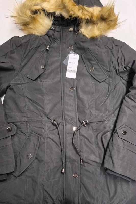New sz Medium Women's Winter Coat - Detachable Faux Fur on Hood - Black