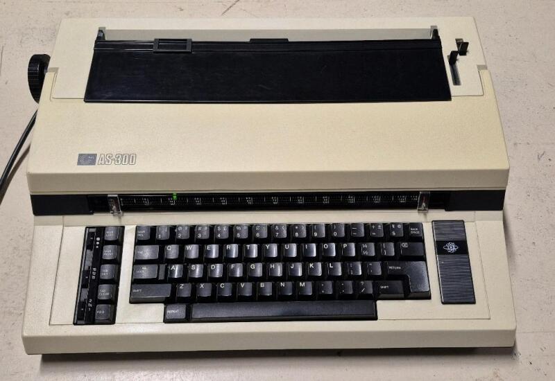 Nakajima AS-300 Electronic Typewriter - Powers Up Needs New Ribbon