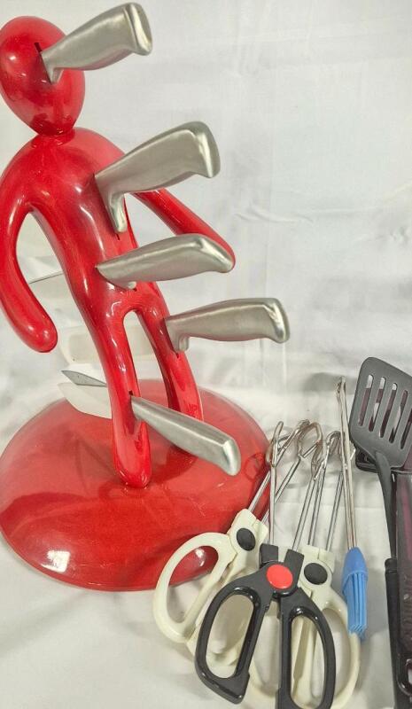 Neat Knife Block Plastic with Knives +
