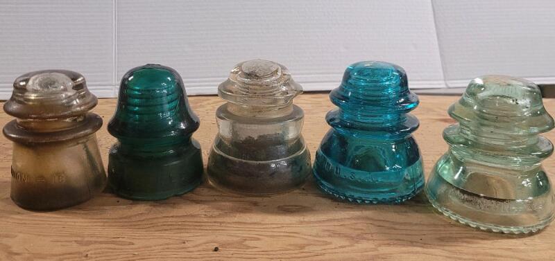 Five (5) Vintage Multi-Color Insulators . Dominion , Hemingray & Brookfield