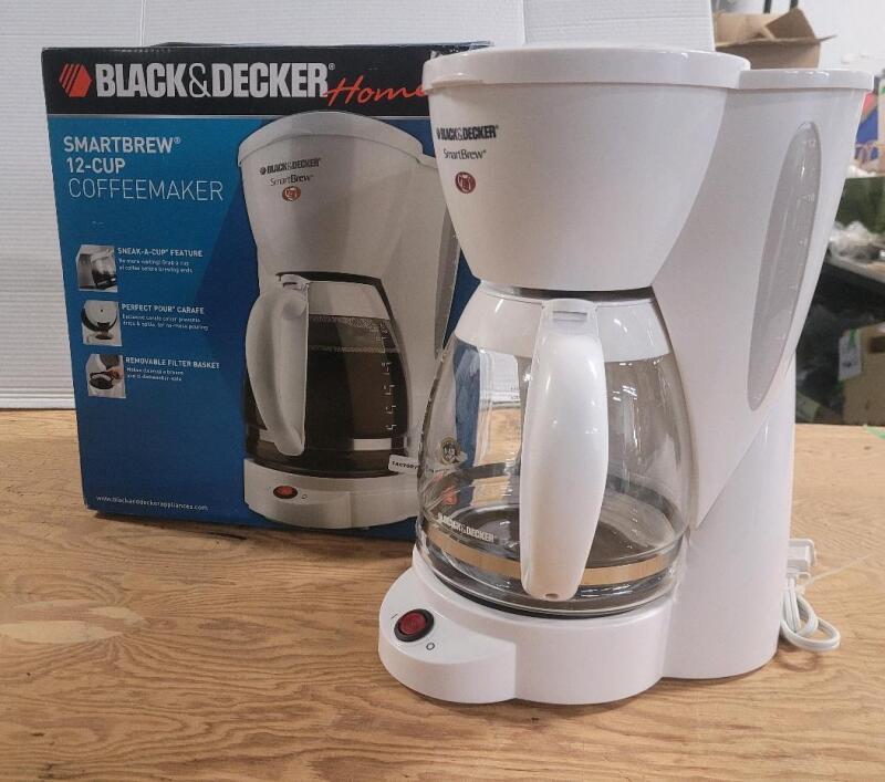 Black & Decker Home Smartbrew 12-Cup Coffeemaker . Tested Powers Up , Not Tested Beyond Power Up