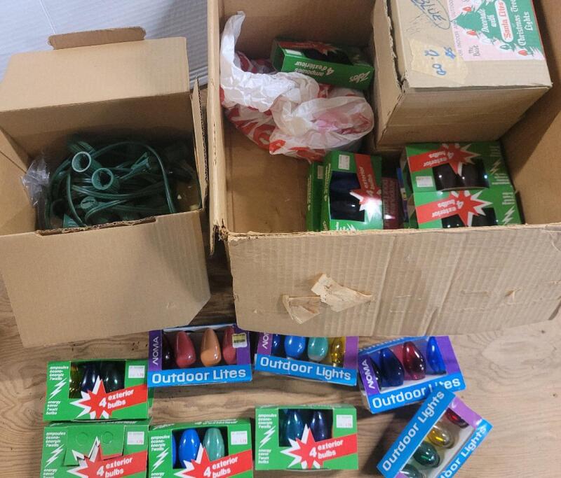 Vintage Outdoor Holiday Bulbs & Bulb String . Untested