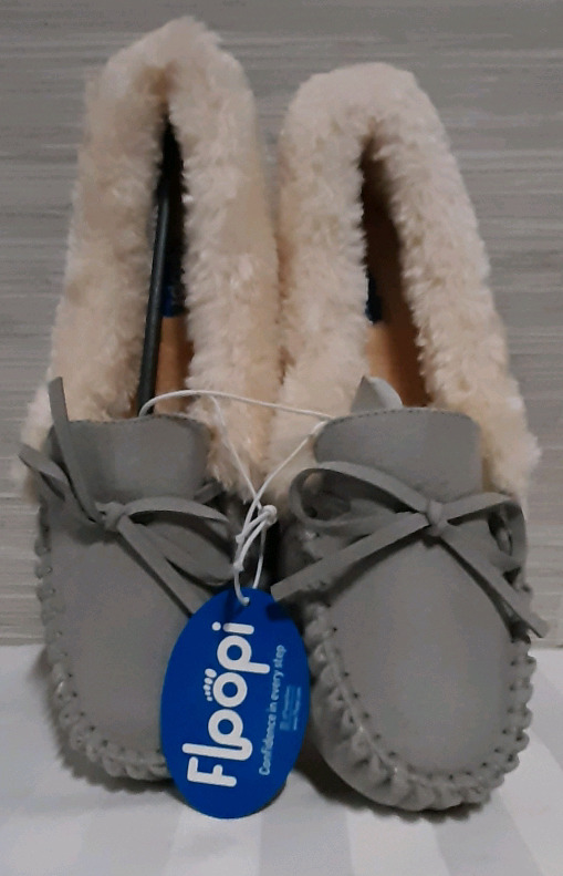 New Floopi Slippers Ladies Size 8 In Gray