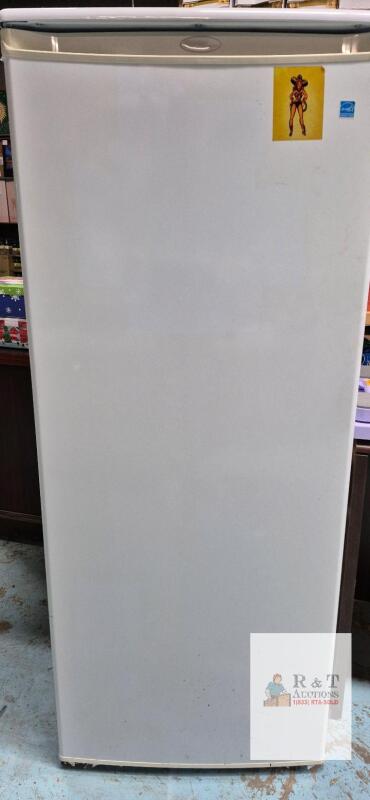 DANBY REFRIGERATOR Model DAR110A1WDD - WORKING 25"L x 23.5"W x 59"H
