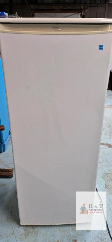 DANBY Upright Freezer Model DUFM085A2WDD1 - WORKING 25"L x 24"W x 59"H
