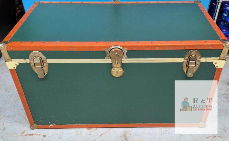 SEWARD Trunk 36.5" L x 19.5" W x 20.5" H