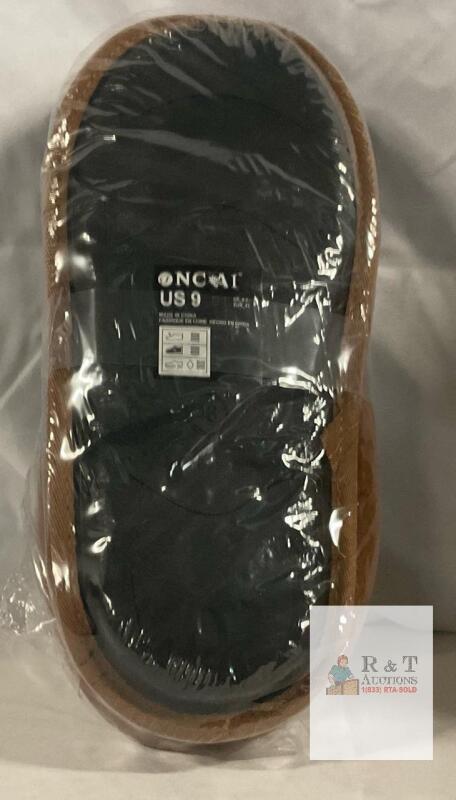 New Size 9 NCAI Men&rsquo;s slippers