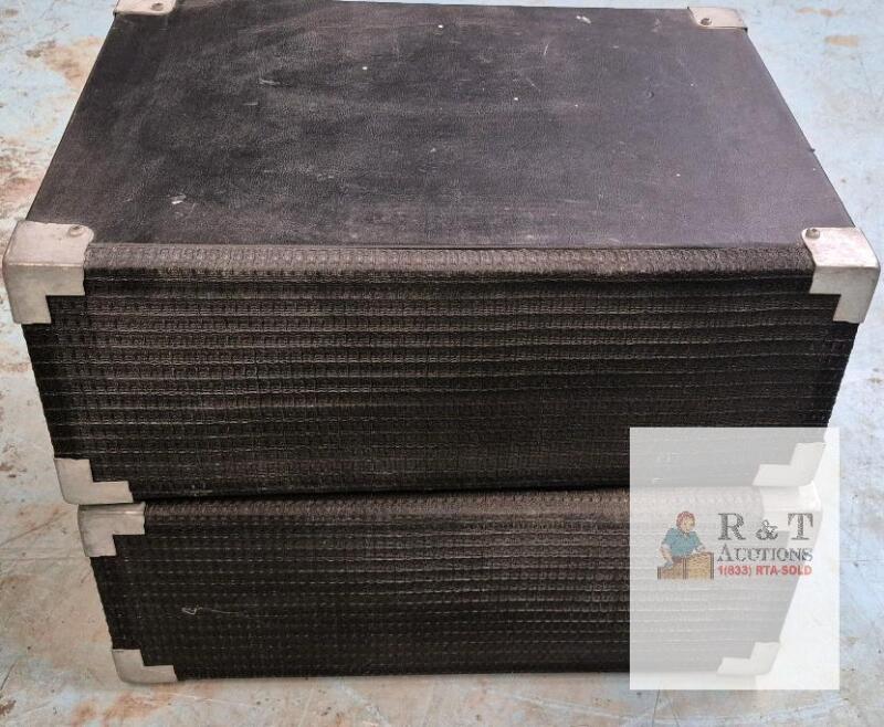 2 Sessions Speakers in Box 17.5" x 13.5" x 7" - Untested