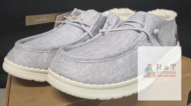 New STQ Size 6 Light Grey Shoes