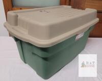 Rubbermaid Roughneck 2644 50-Gallon Hinged Storage Box, 32"x20.2"x17.5", Green/Tan, Made in Canada