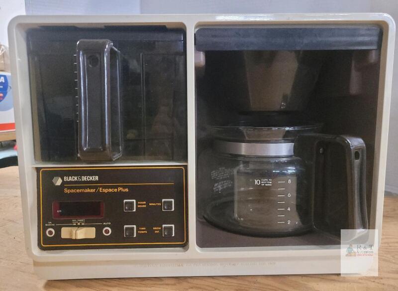 Black & Decker 10-Cup Spacemaker Coffee Maker . Tested Powers Up , Not Tested Beyond Power Up