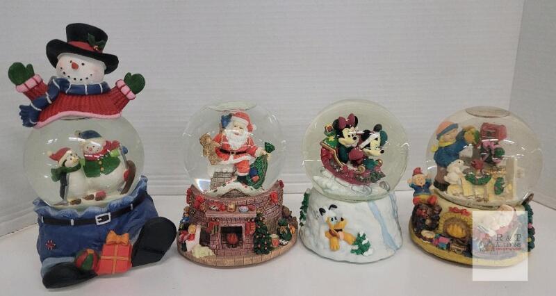 WORKING Disney & Enesco Musical Snow Globe Collection, Sleigh Ride, Santa, Mickey & Minnie, 4 Pieces