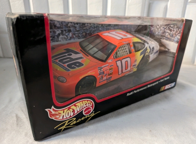 New Nascar Rudd Performance Motorsports Diecast Model - Ford Taurus.