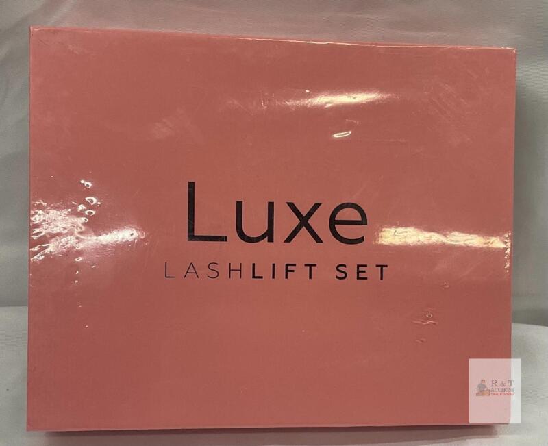 NEW Luxe Lash Lift Set Eyelash Lift Kit, Quick-Adhere Technology, New,