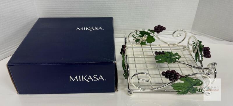 Mikasa Grapevine Napkin Holder Chrome Plated Metal, Decorative Grape & Leaf Accents, 7.5"x7.5"