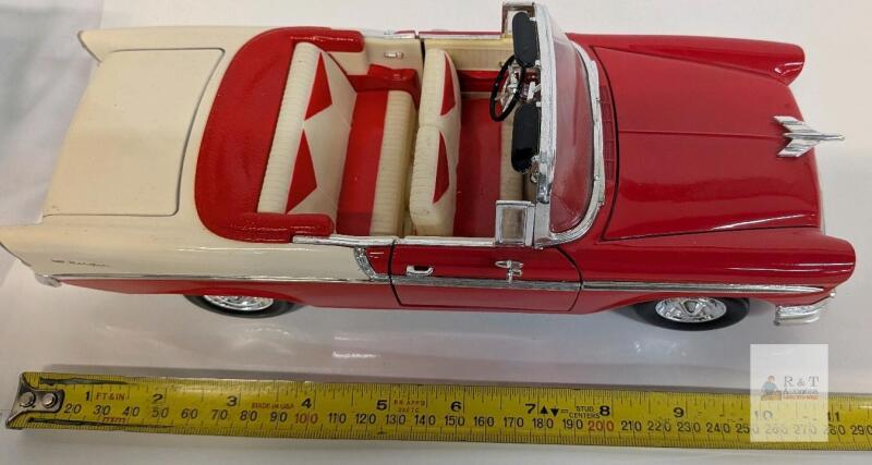 1:18 Road Signature 1957 Chevrolet Bel Air Convertible Die-Cast Model, Red/Cream, Opening Features