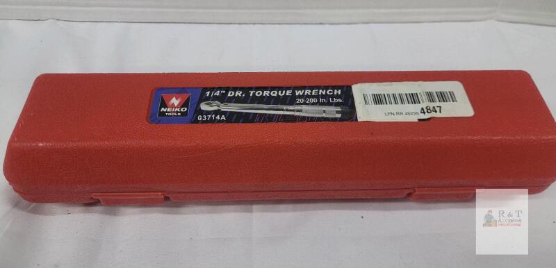 Neiko 03714A 1/4" Drive Click-Type Torque Wrench, 20-200 in-lbs, with Case, Chrome Vanadium