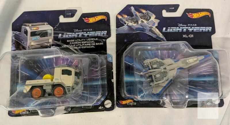 Hot Wheels Lightyear Base Utility Vehicle & XL-01 Die-Cast Spaceship, 1:64 Scale, Mattel 2022