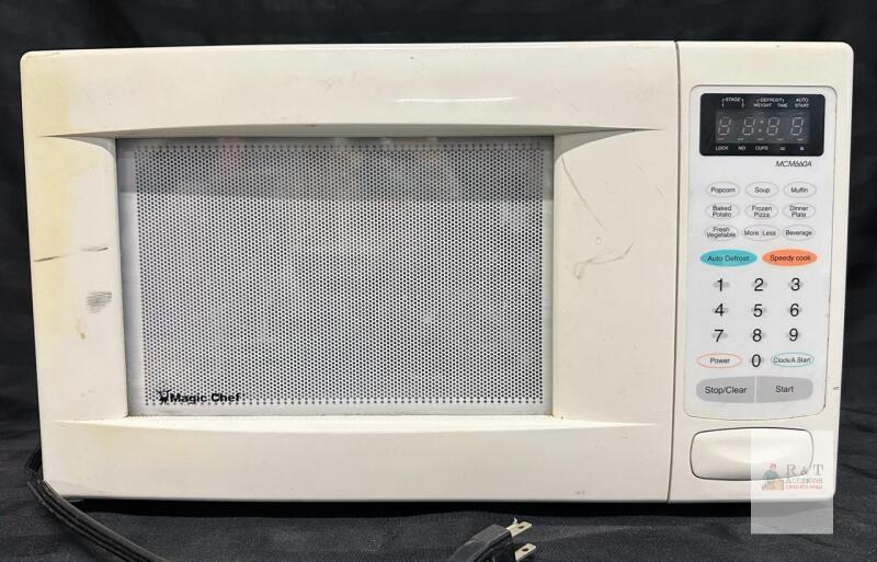 Magic Chef MCM660A 0.6 Cu Ft 600W Microwave Oven, Digital Controls, White, July 2003