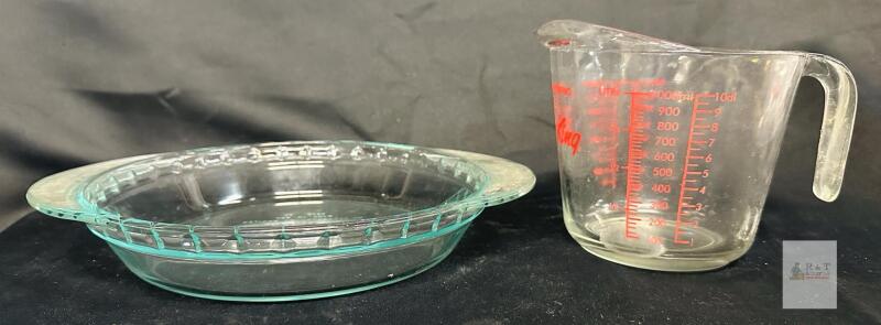 Pyrex 9.5-in Pie Plate Model 2229 & Anchor Hocking Fire-King 1L Measuring Cup, USA Made