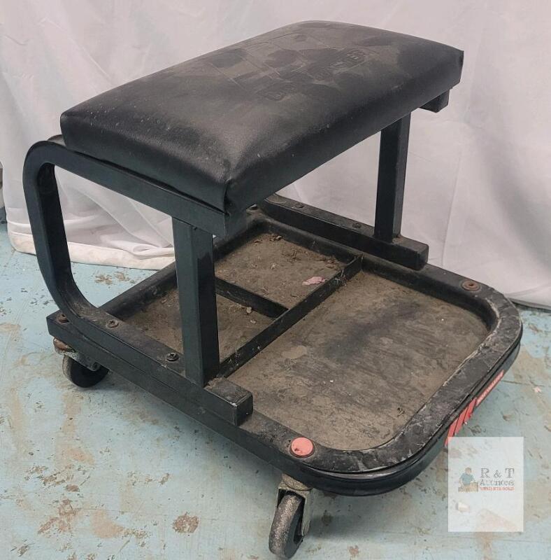 Motomaster Mechanic&rsquo;s Rolling Shop Stool Creeper Seat, Steel Frame, 250 lb Capacity, 15" Height