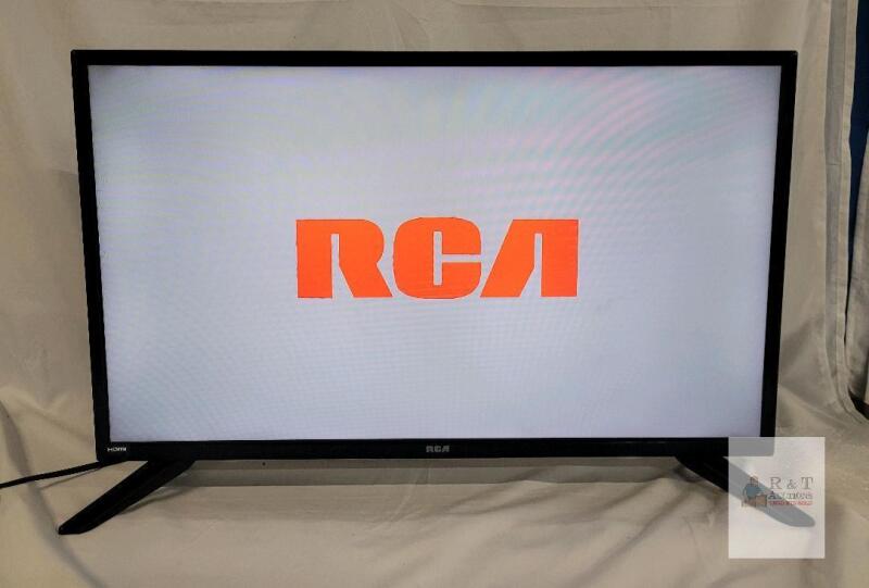 RCA 32" LED TV RLDED3258A-C, 720p HD, 2x HDMI, Built-in ATSC Tuner, Black, Stand Included