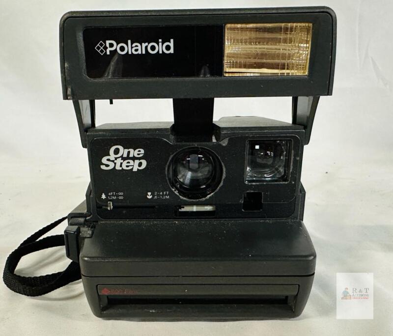 Polaroid OneStep 600 Instant Film Camera, Built-in Flash, UK Made, Serial# C8Z B0AQW VD DA