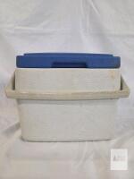 Portable White Cooler 9 Quart, Blue Lid with Cup Holders, Swing Handle, Hard Plastic Shell, used condition