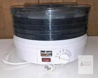 Salton VitaPro 5-Tray Electric Food Dehydrator, 95&ndash;155&deg;F, Adjustable Timer, 250W, White/Gray