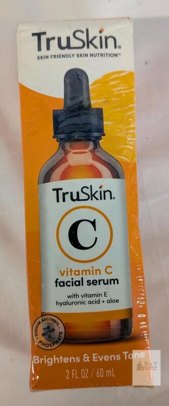 TruSkin Vitamin C Facial Serum 2 fl oz/60 mL with Vitamin E, Hyaluronic Acid, Aloe, Brightens, Evens Tone