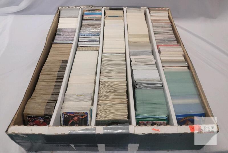 1980s / 90s NHL Hockey , NBA Basketball & MLB Baseball Trading Card Singles in Quintuple Long Box - 2500++ Trading Cards