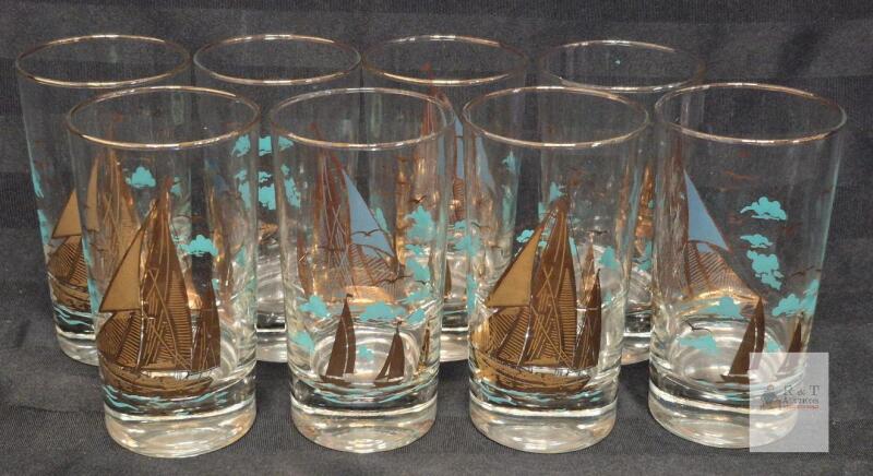 Set of 8 MCM LIBBEY Highball Glasses &ndash; Sailboat Motif, 5.5&rdquo; Tall, 12&ndash;14 oz Capacity, Blue & Gold Decor