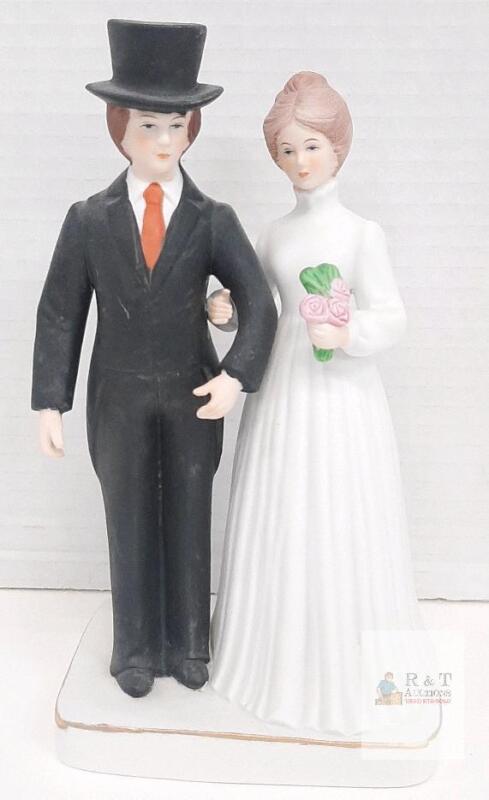 Fine Quality Porcelain Wedding Cake Topper Korea 6.5" Bride Groom Figurine