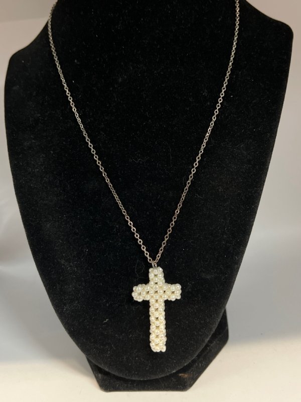 Vintage 925 Sterling Cluster Pearl Cross Necklace