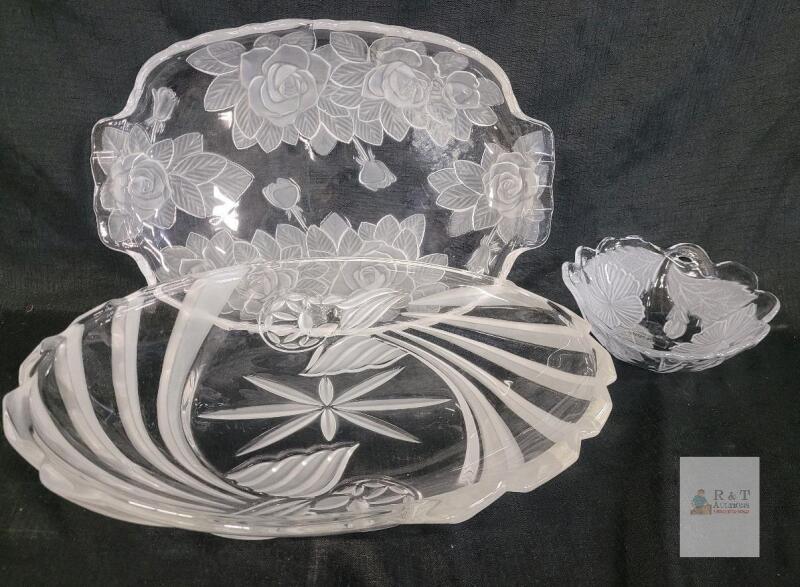 Set of 3 Clear Pressed Glass Serving Bowls &ndash; Floral Etched, Ornate Rims, 13.5", 12", 6"