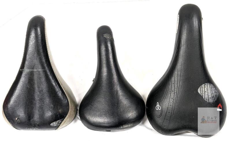 VADER Road/Hybrid Bike Saddle + 2 Comfort Bicycle Seats, Standard Rails, Padded, Black