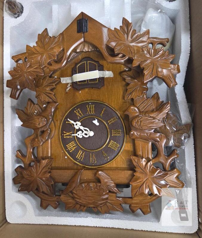 NEW OPEN BOX Kendal Handcrafted Wood Cuckoo Clock MX015-2, Quartz Movement, 17"x14", Leaf & Bird Carvings