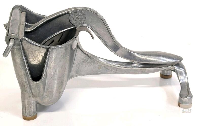 Vintage WEAR-EVER Juicer Orange Citrus Squeezer Hand Press Aluminum