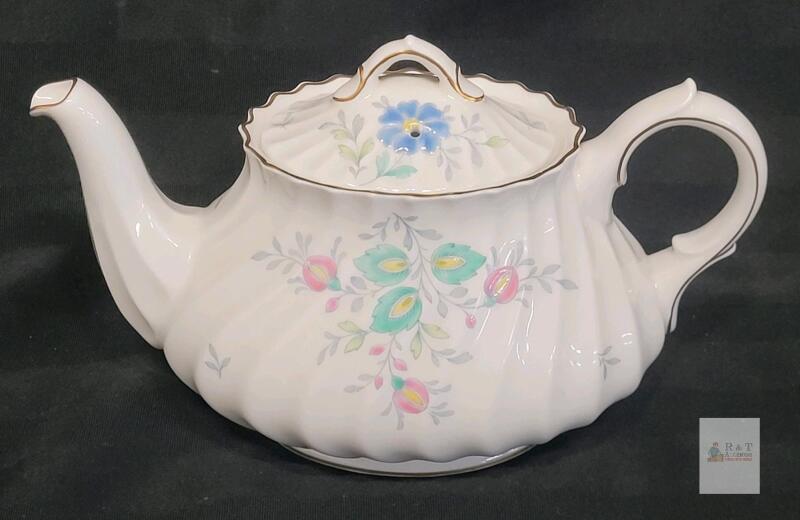 Vintage Royal Doulton " Pastoral " Tea Pot & Lid . No chips or cracks