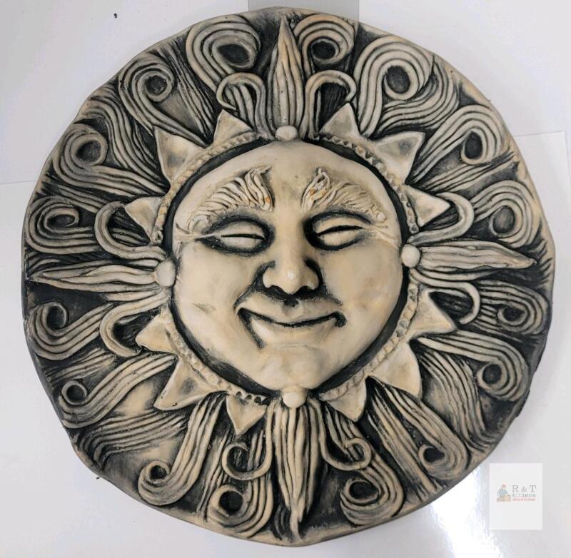 Outdoor Garden Home Decor Plaster Sun . Measures 13.5" diameter