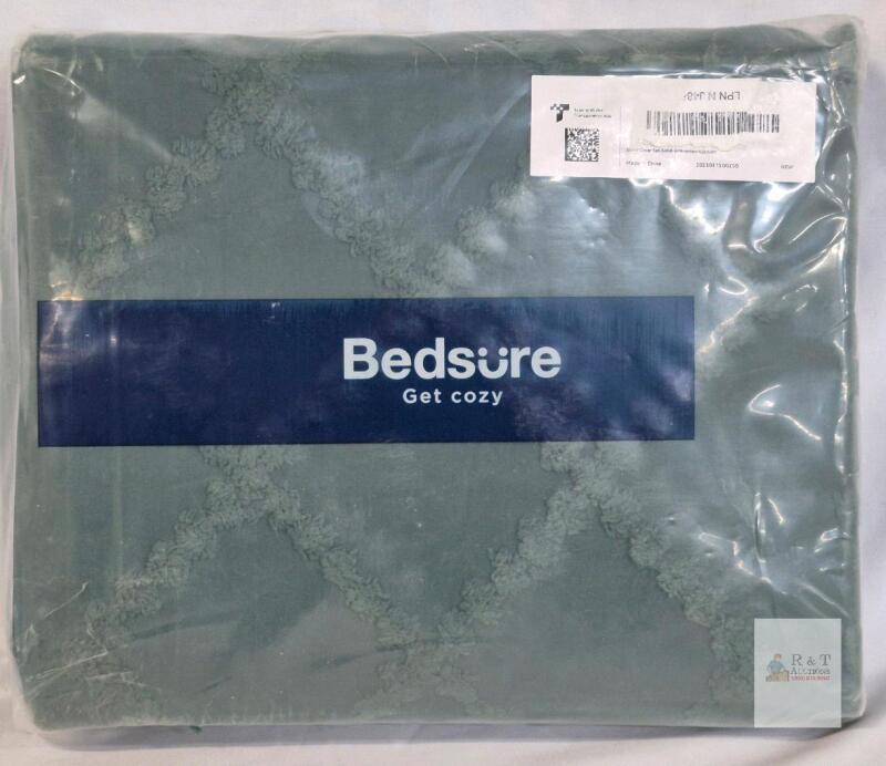 Bedsure Duvet Cover Set Twin/Twin XL 68x90 in, Solid Embroidery, Sage Green, Polyester, Zipper Closure
